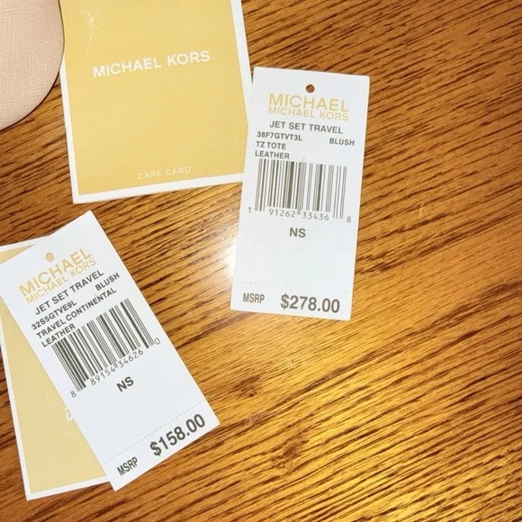 Michael Kors Cream Tote Bag and Wallet Set - Picture 2 of 15